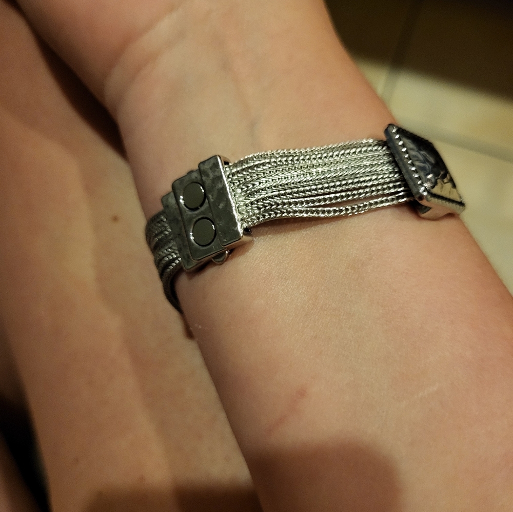 Ganz Silvertone Chain Magnetic Initial 'A' Bracelet - Picture 2 of 2